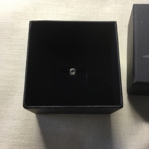 New Sterling Silver Stud - Picture 2 of 5